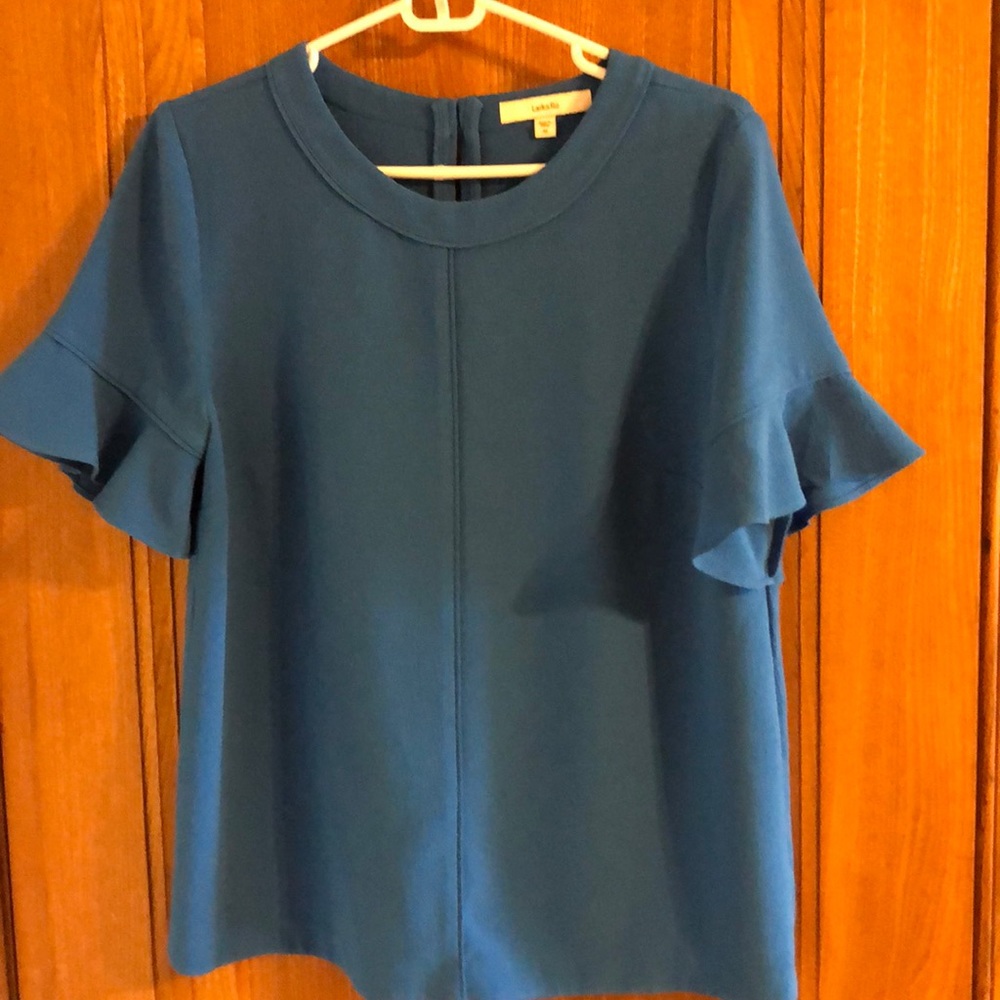 Blue Lark & Ro top with flutter sleeves